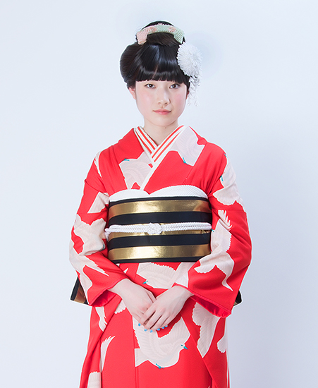 成人式　小松菜奈ちゃん　着用　赤地白鳩　振袖　鳥の柄　それいゆ　名古屋　着物レンタル
